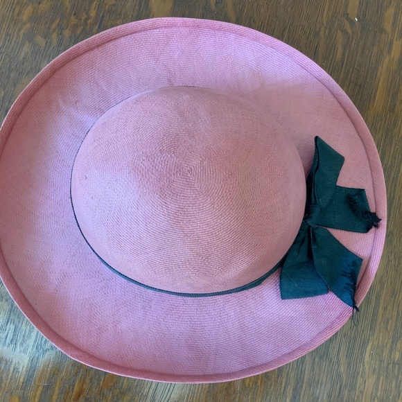 VINTAGE AUTHENTIC CHANEL PINK SALMON BRIMMED BLACK RIBBON BOW HAT - Picture 2 of 11